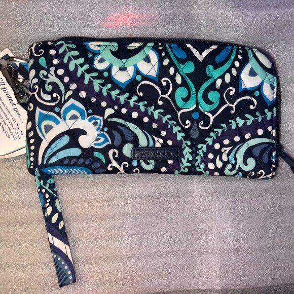 Vera Bradley RFID Tech Wristlet Clear Touch Screen Back NWT - Picture 1 of 9